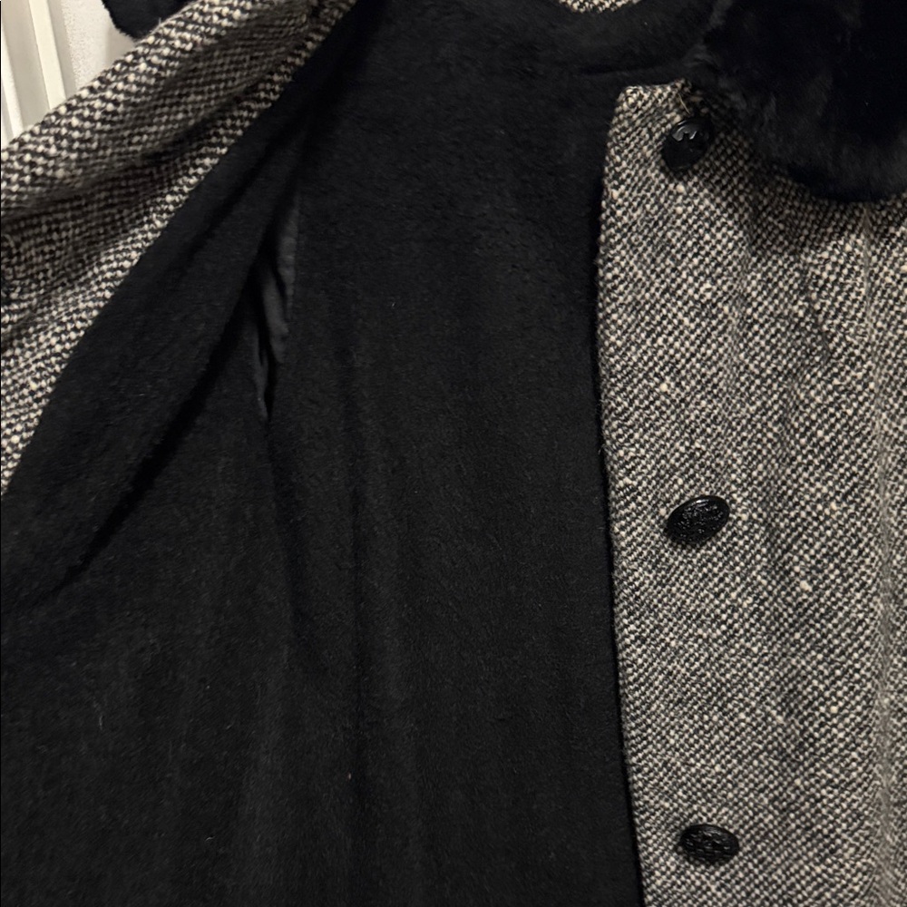 Vintage tweed coat with faux fur collar - Picture 4 of 9
